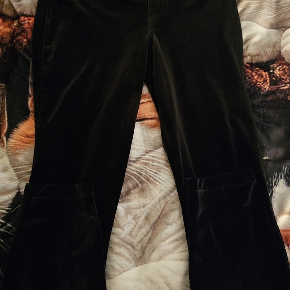 BLK VELVET PETITE LEGGINGS - Picture 4 of 7